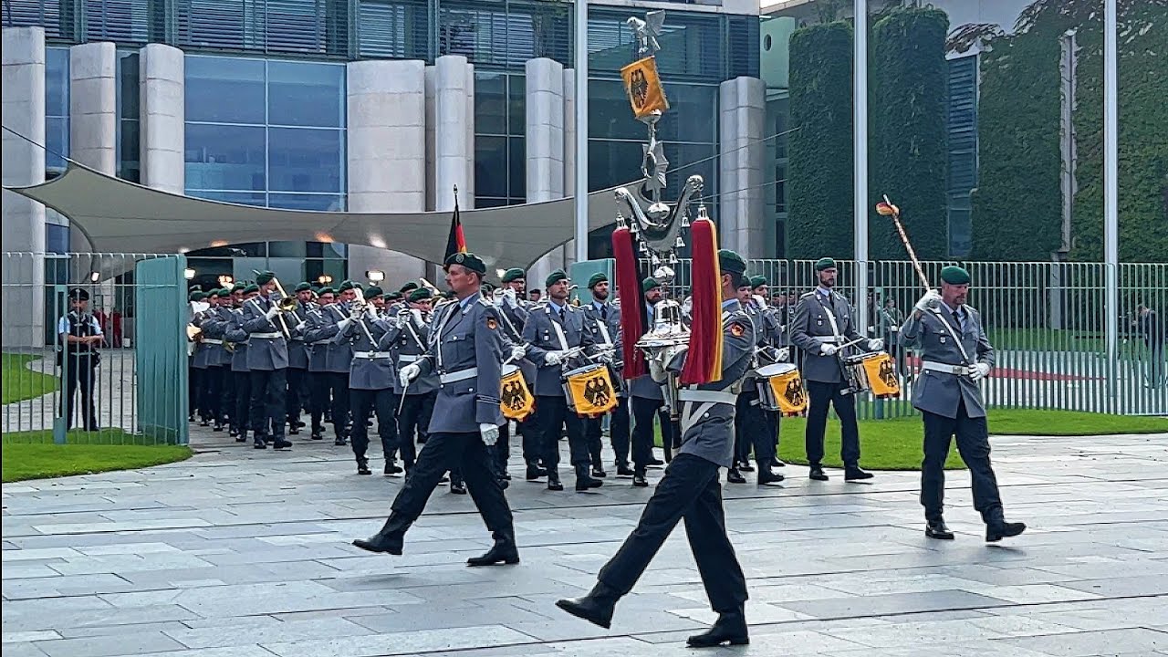 Regimentsgruß (Marsch) Ausmarsch Stabsmusikkorps der Bundeswehr/Wachbataillon BMVg Bundeskanzleramt