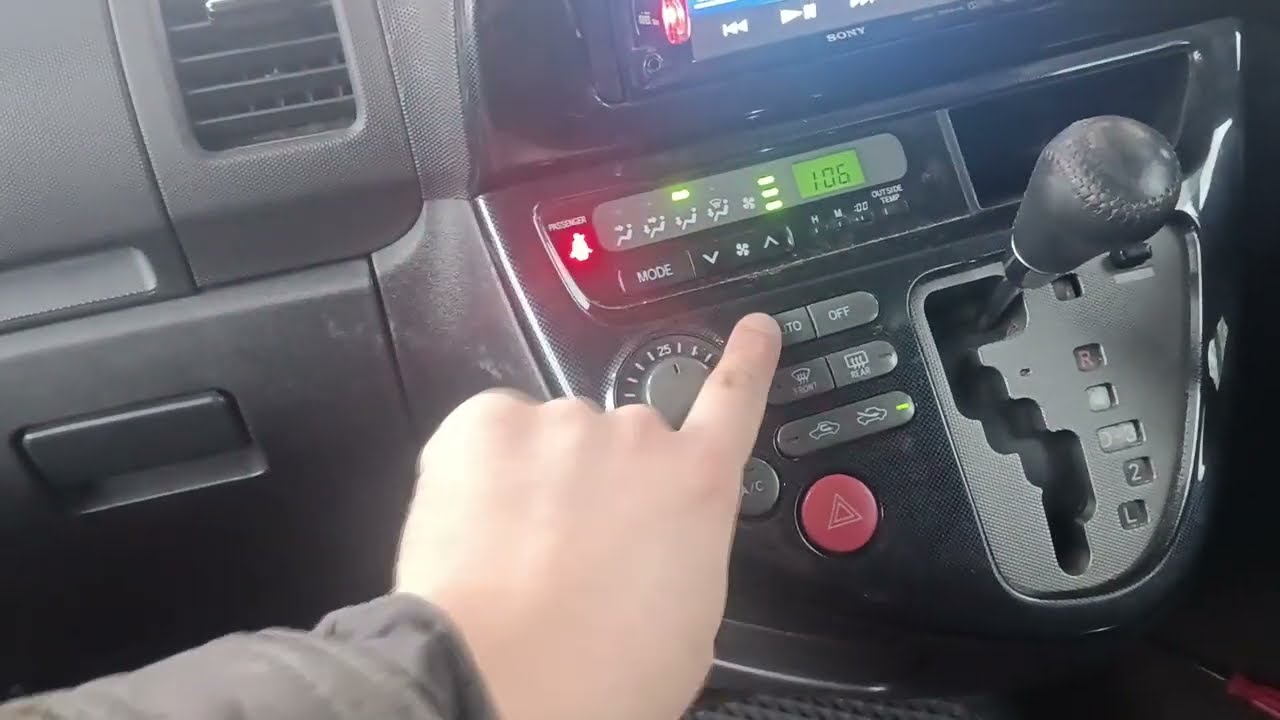 Не работала смена направления обдува. Так вот в чём было дело! Toyota Wish
