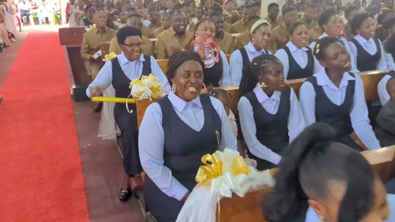 Hii ndiyo Siku aliyoifanya Bwana by F Kashumba Kwaya ya Kristo Mfalme (KKMK live performance)