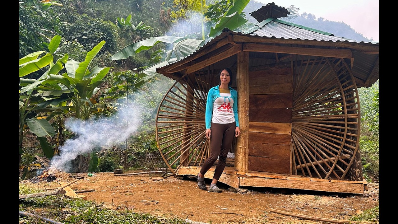 A Girl Alone in the Deep Forest - Building a Wooden House from Scratch
