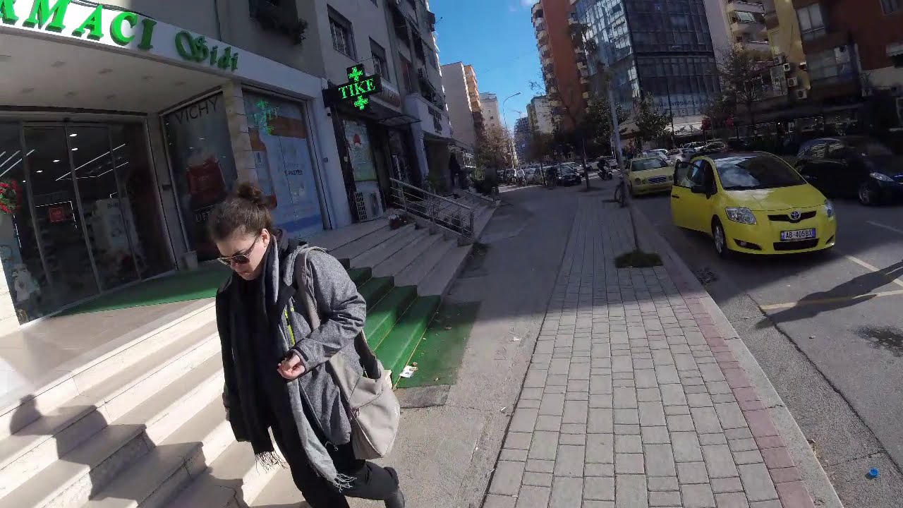 Komuna e Parisit Neighborhood Walk, Tirana, Albania