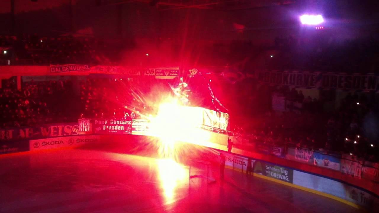 [02.12.2011] Dresdner Eislöwen - Landshut Cannibals