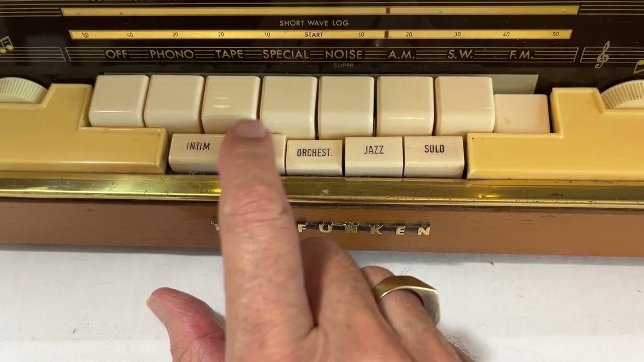Vintage Telefunken Opus9 Playing 