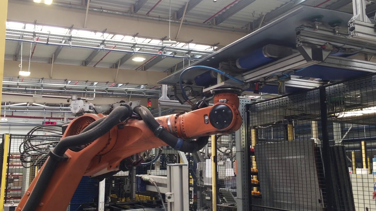 Linia produkcyjna producenta metalowych drzwi / Metal door production line