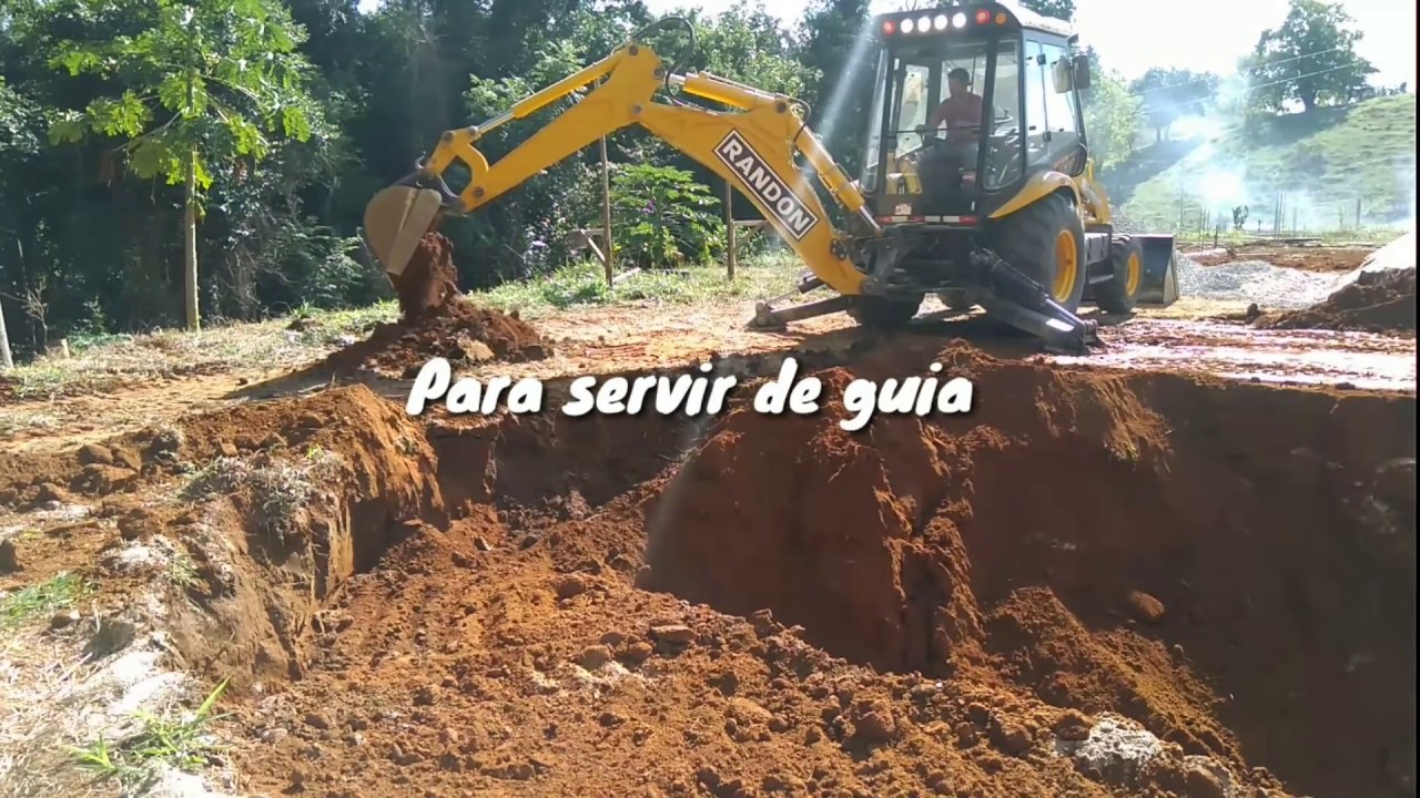 Fazendo piscina com retroescavadeira