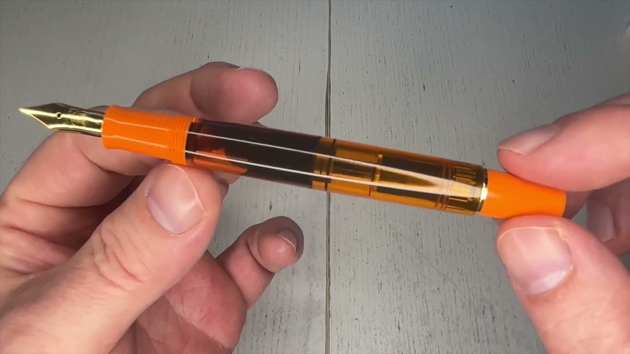 Обзор перьевой ручки Pelikan M200 Orange Delight.