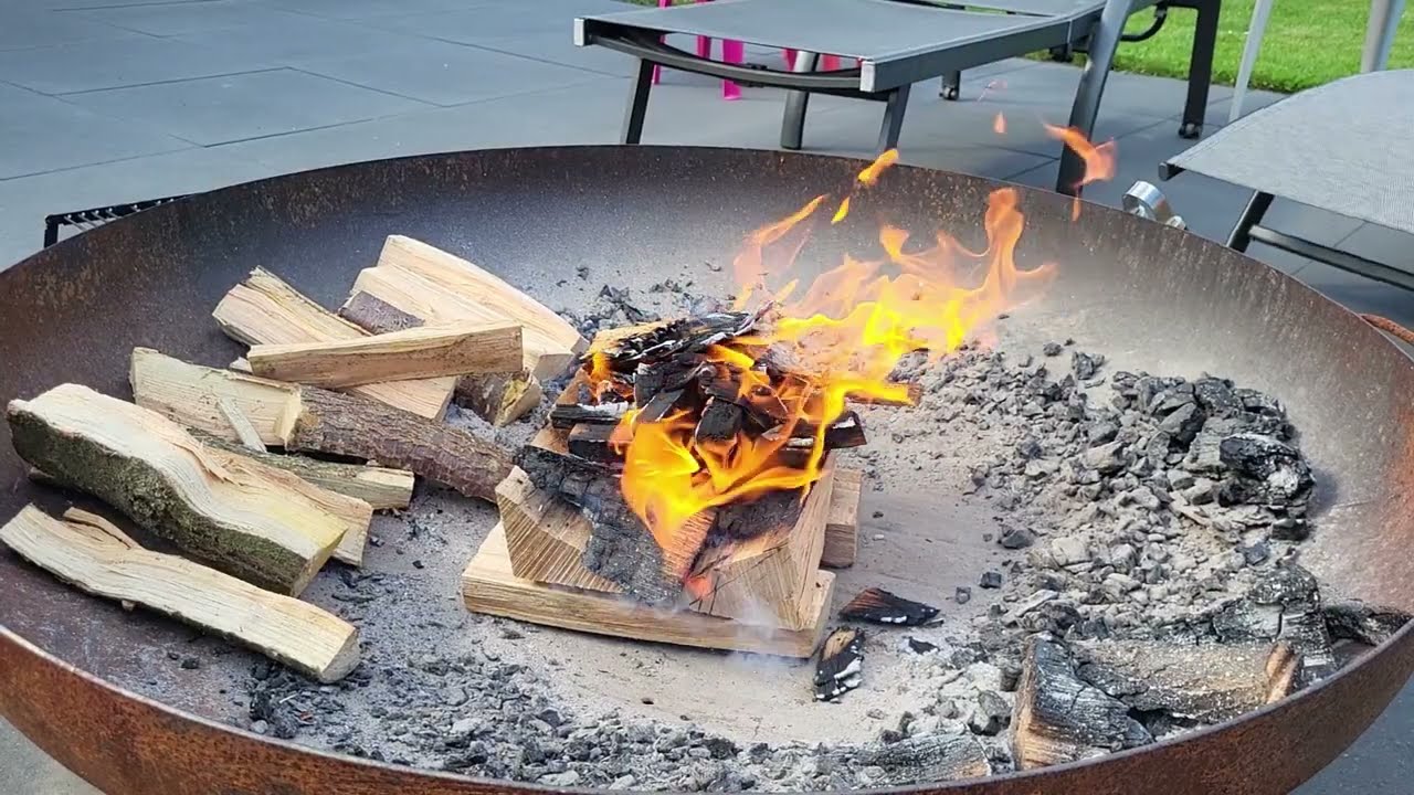 Stoofpot koken op de vuurschaal