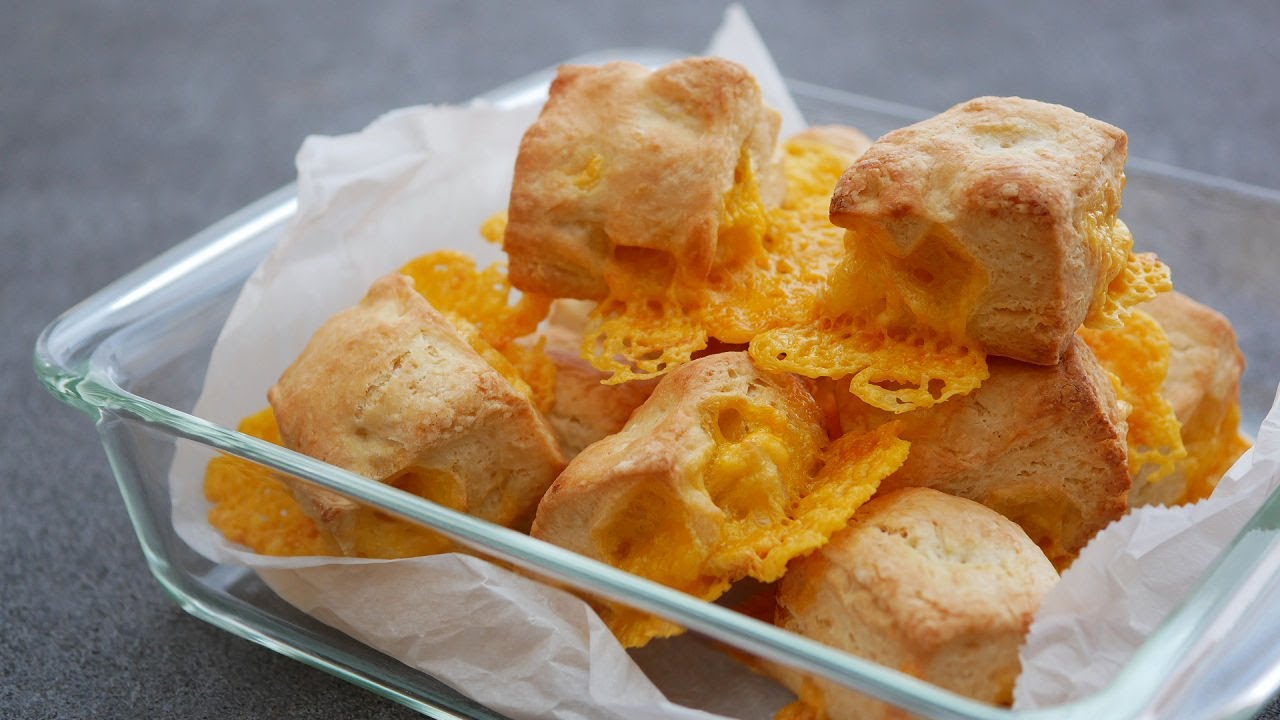 チーズを最高に味わえる!黄金のチェダーチーズスコーン | Cheddar cheese scones