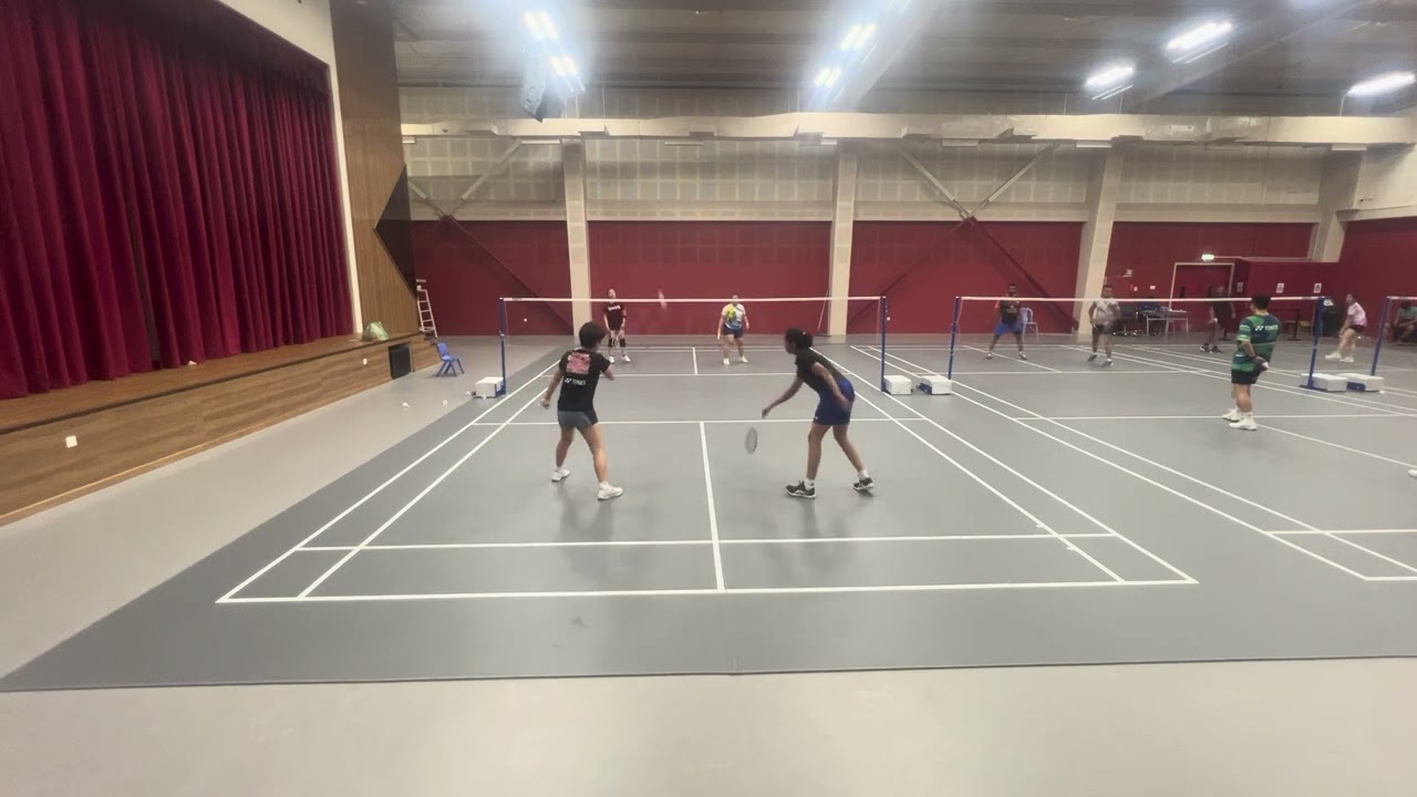 Sharron/Gielyn vs Caroline/Vonn