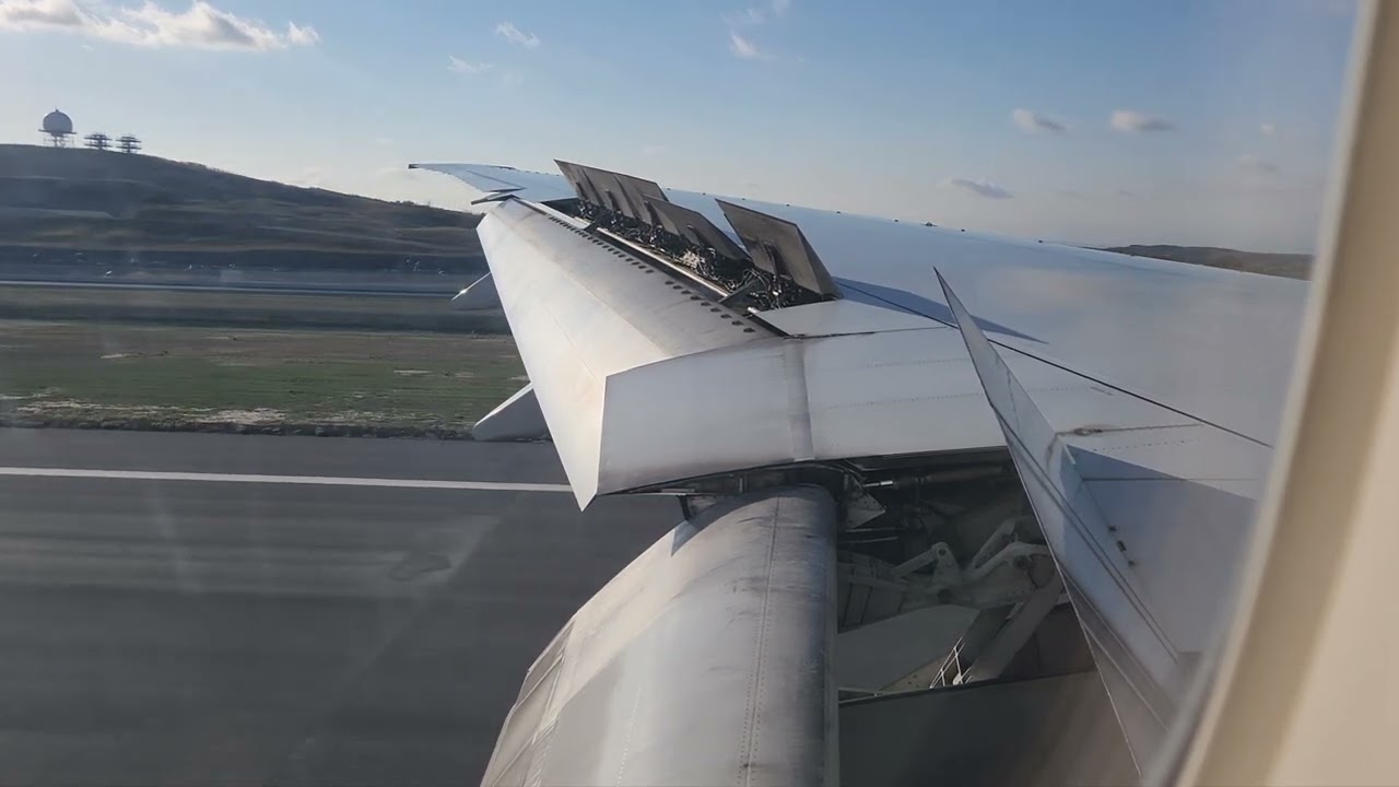 🇹🇷 Turkish Airlines Boeing 777 Landing at Istanbul Airport