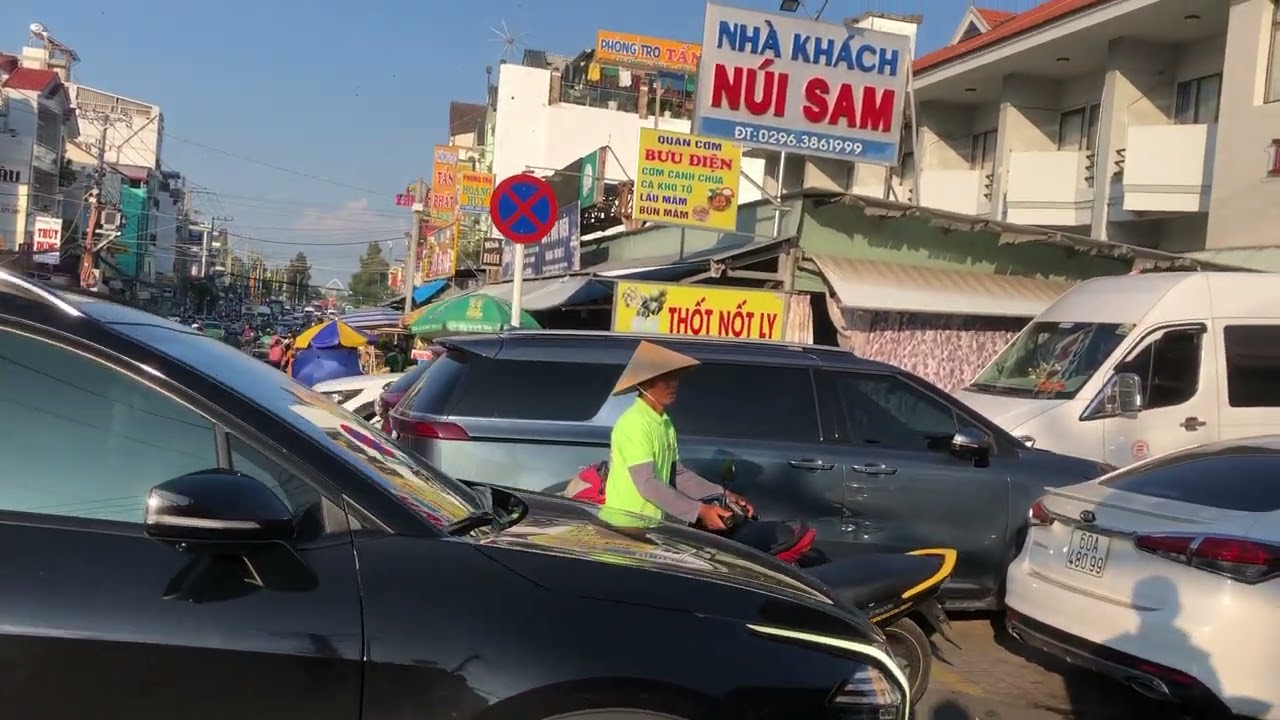 Chân núi chùa bà (châu đốc)