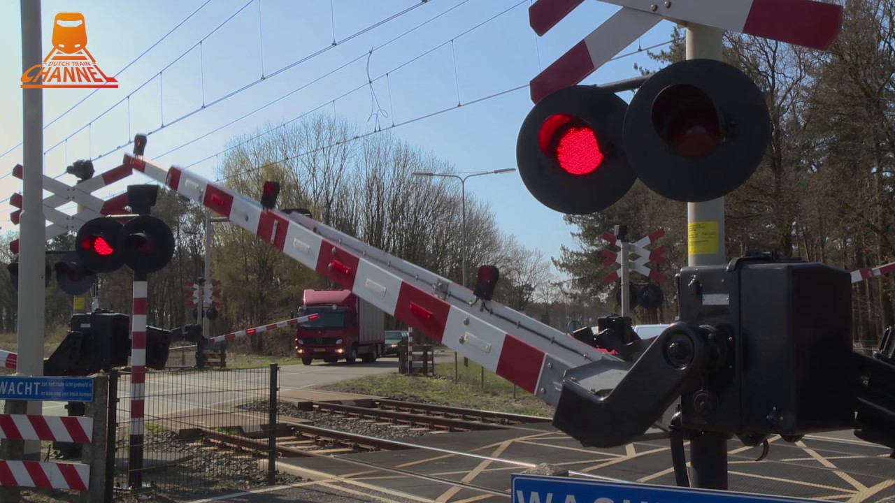 DUTCH RAILROAD CROSSING - Sterksel - Pastoor Thijssenlaan
