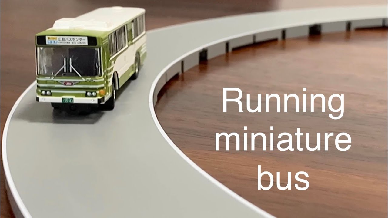 Unboxing of running miniature bus
