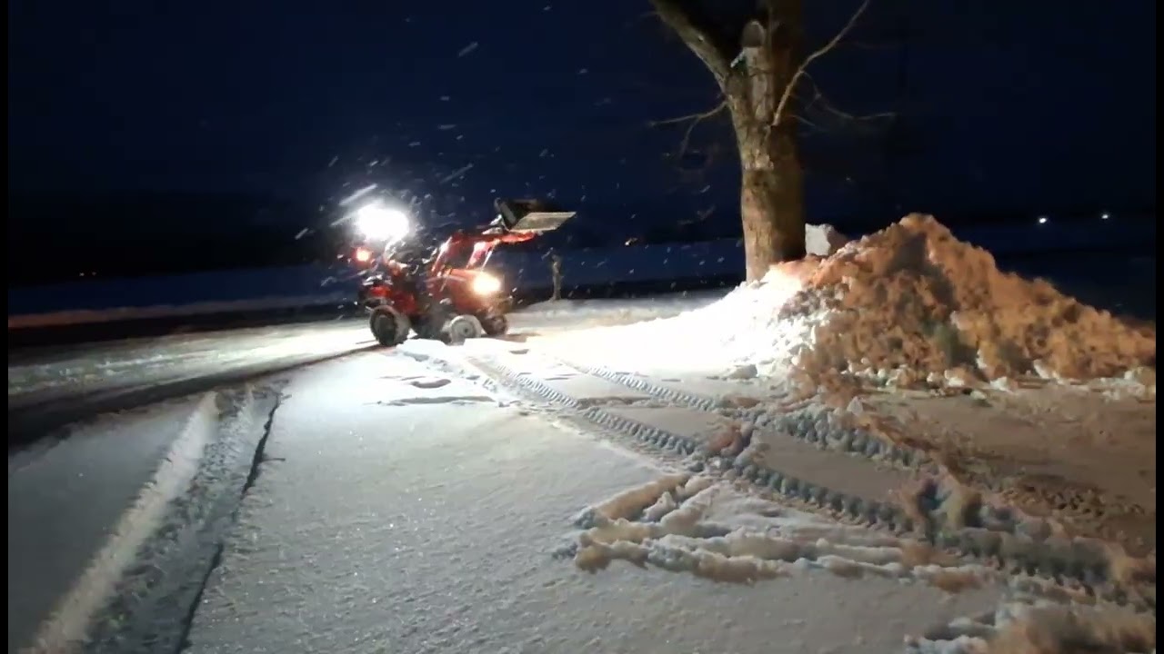 First video. Kids recording the Massey Ferguson GC1723E plowing snow. (PART 1) #masseyferguson 