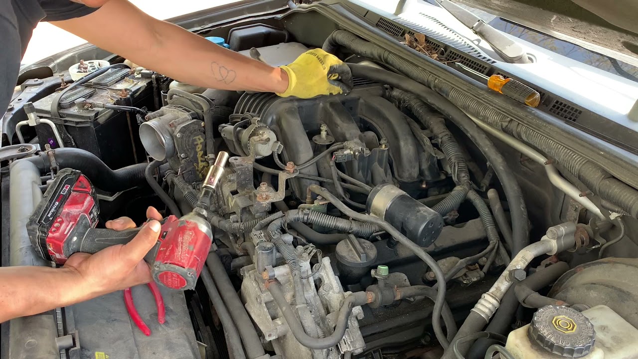 2005 -2010 Nissan Pathfinder how to replace valve cover gasket