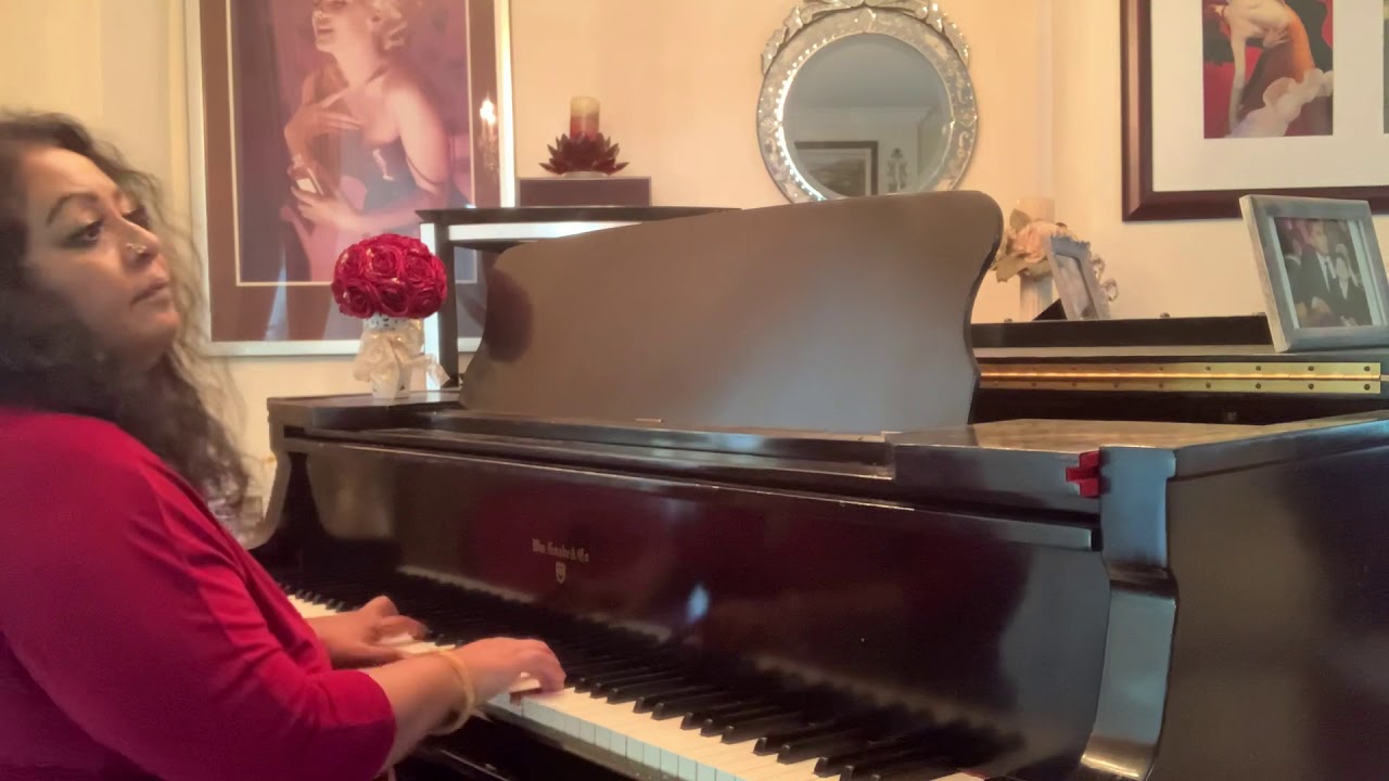 “CHANDRA ME RAPAYA AWA (MOONLIGHT IN THE NIGHT), H.R. Jothipala Piano Cover Video by Thaminie Perera