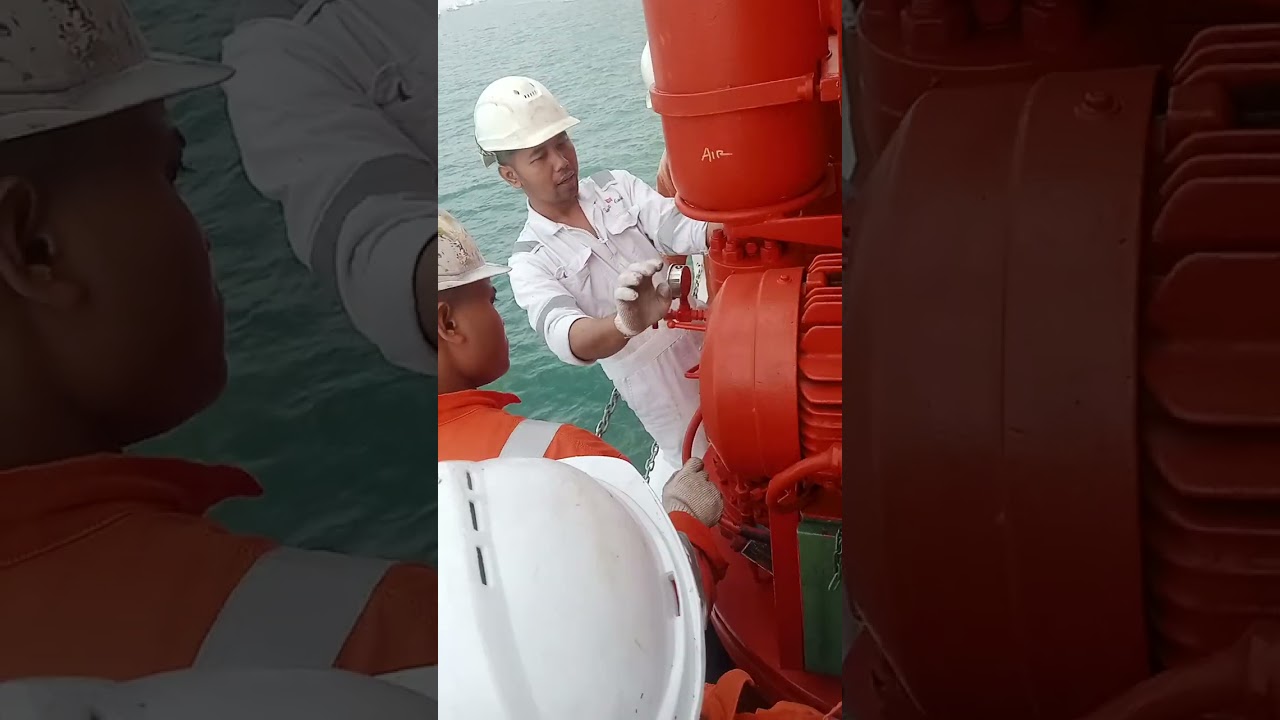 cara operasikan crane rescue boat