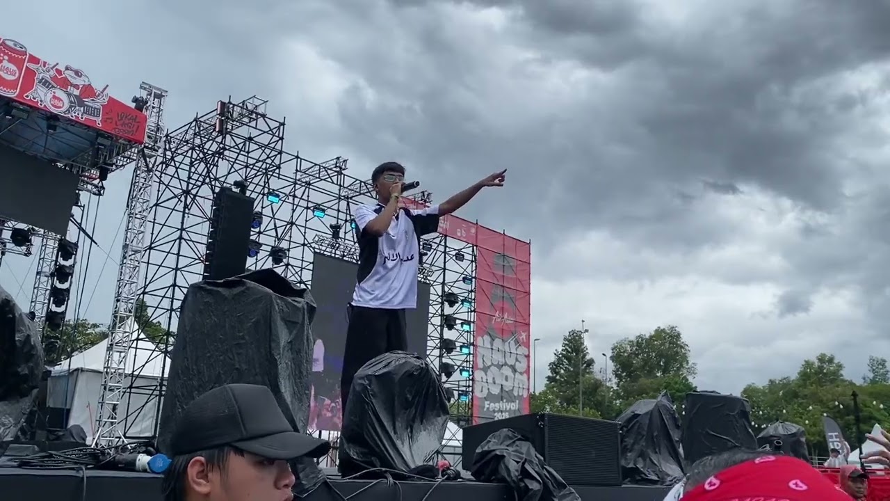 Eemrun - Cari Aku Live @ AirAsia Hausboom Festival