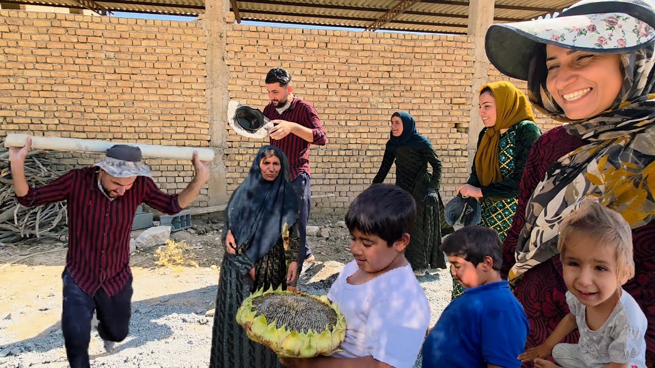 The beautiful dance of the wood🕺💃 by Mehdi and the joy of John B. B. of the joy of his young son.👤🧕