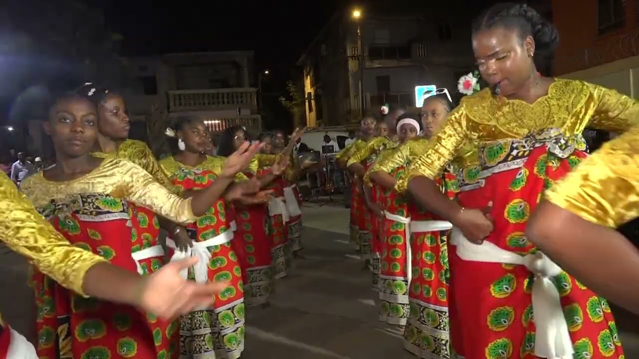 Danse d'entrée de Manzaraka de Madame Faimida et Monsieur Nawuroudine