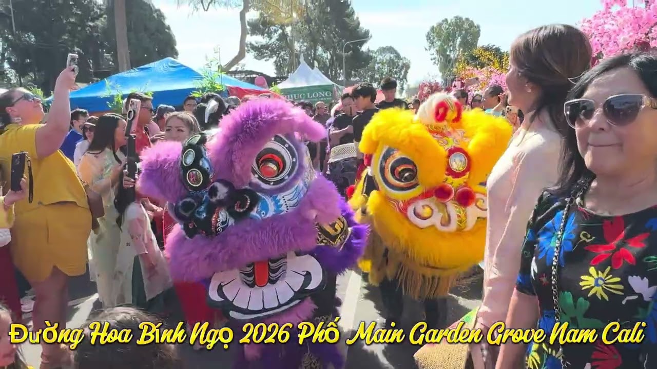 Đường Hoa Phố Main Garden Grove Quận Cam CA