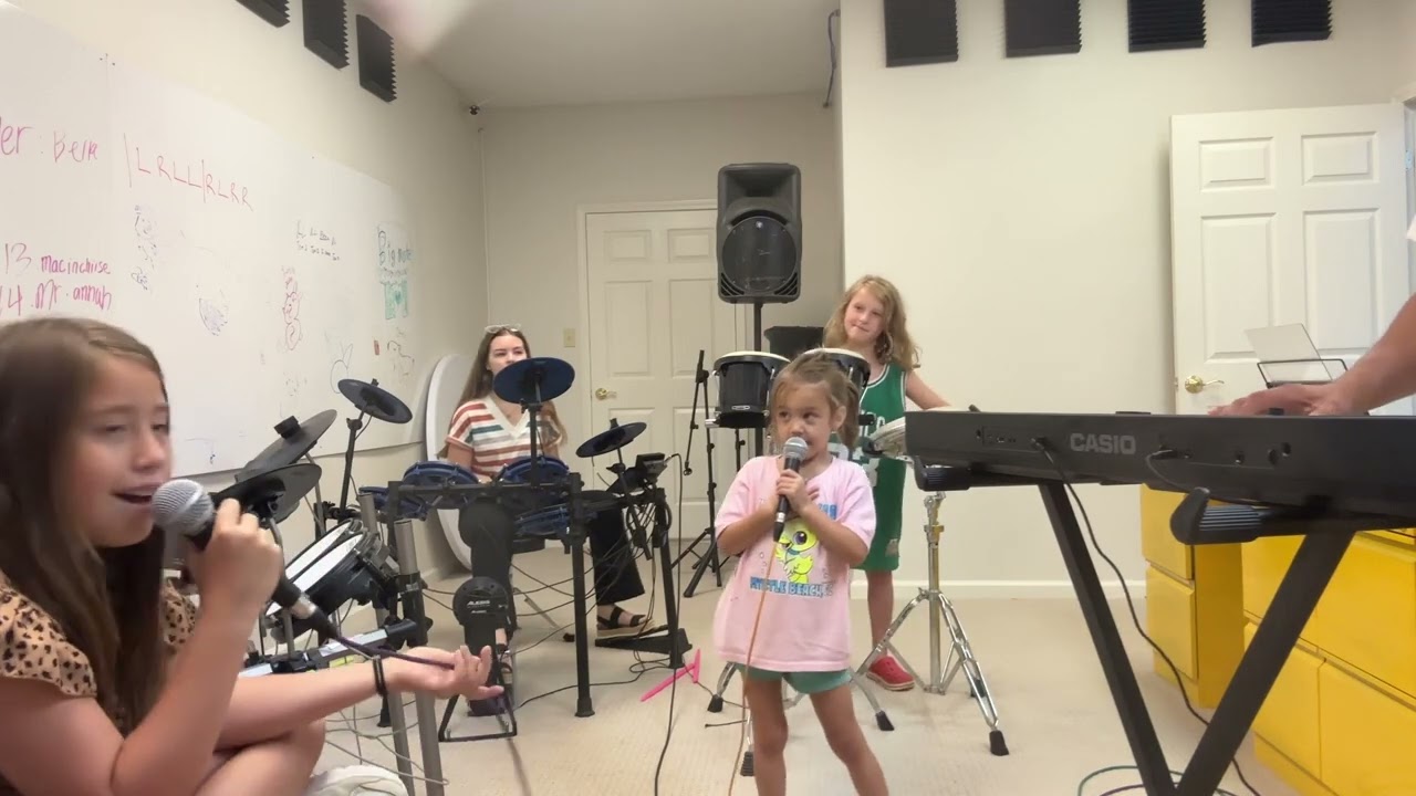 Kids at Big Note Music rehearsing Golden!