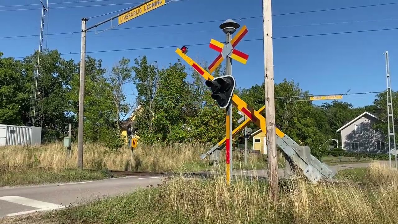 Järnvägsövergång Backa / Swedish railroad crossing