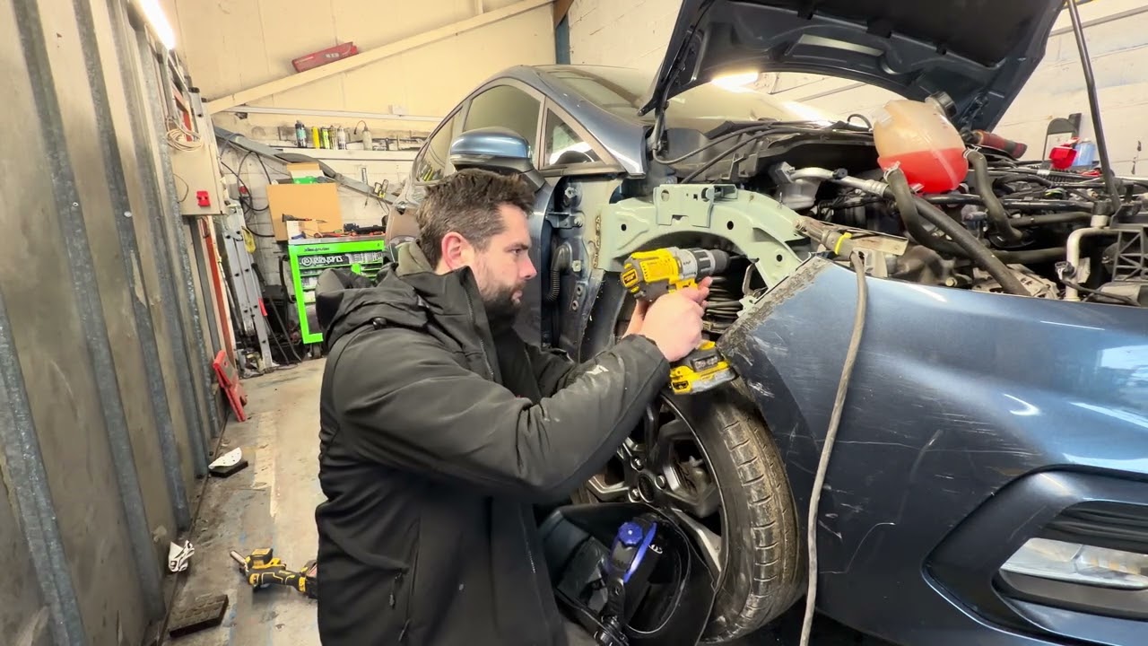 Part 2 of the fiesta rebuild start to finish ! 