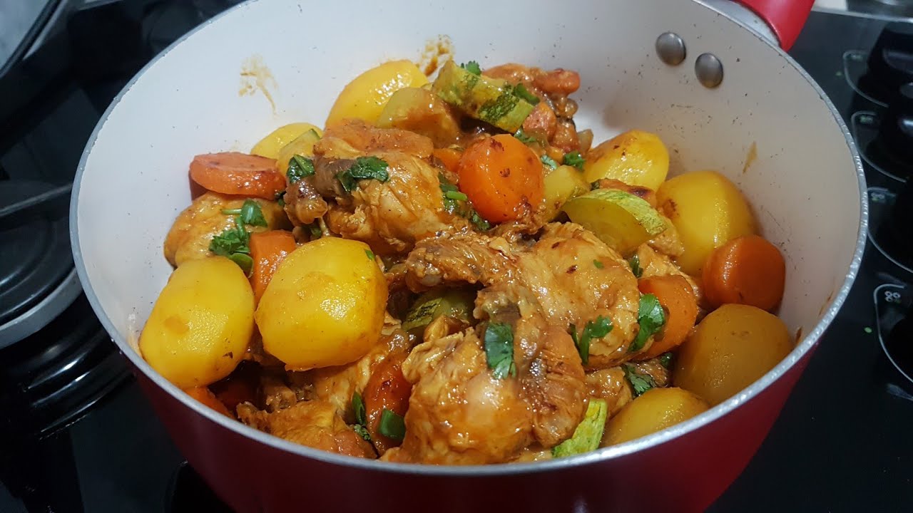 Coxinha de frango com legumes!!suculenta e macia!