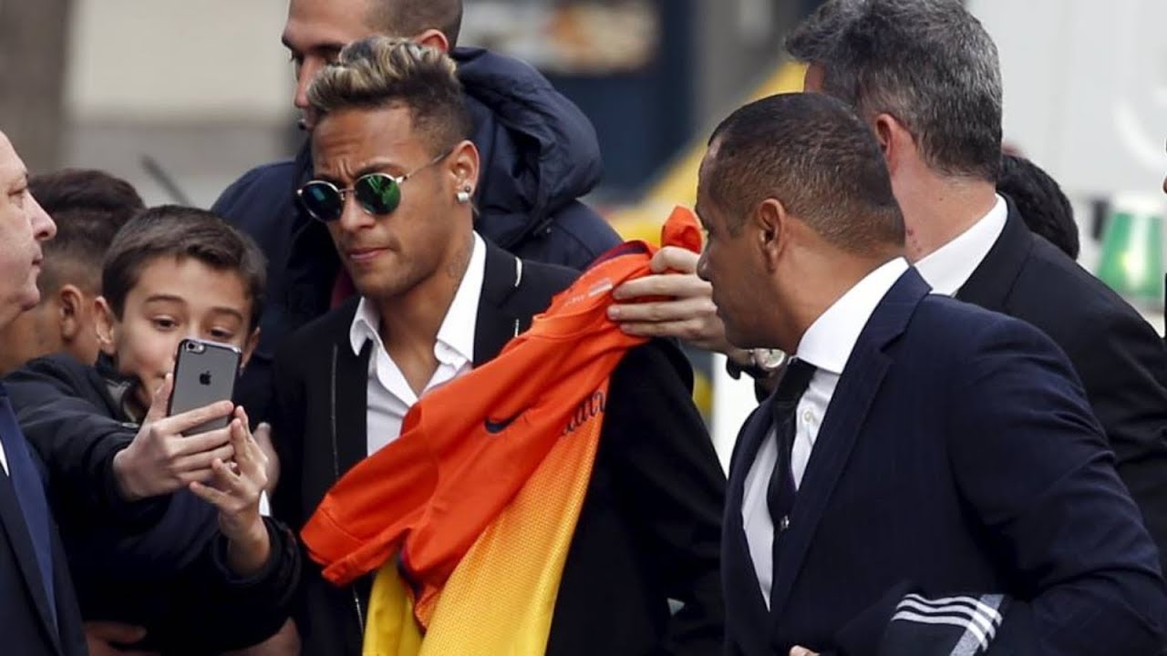 When Neymar Goes Out in Public