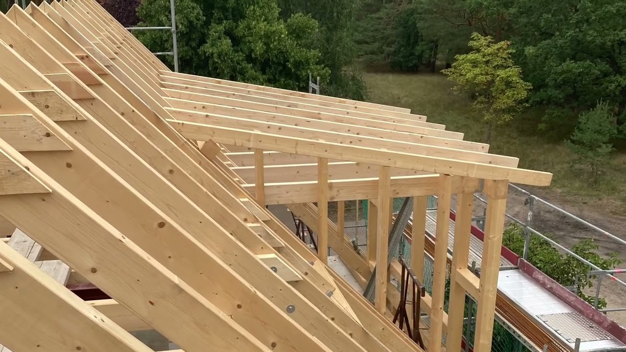 Montáž konstrukce krovu