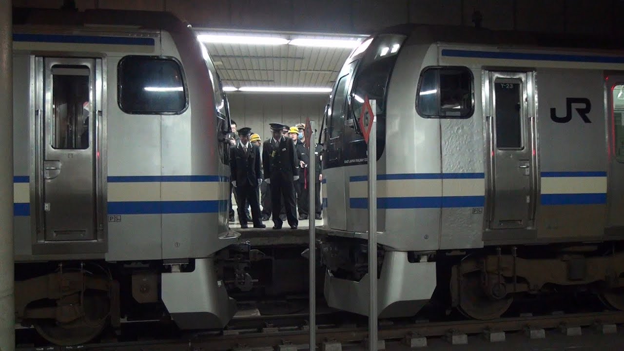 故障した横須賀線E217系15両 救援車両15両を連結し30両編成に 東京駅にて 30 Cars Train in Japan 2014.12.25