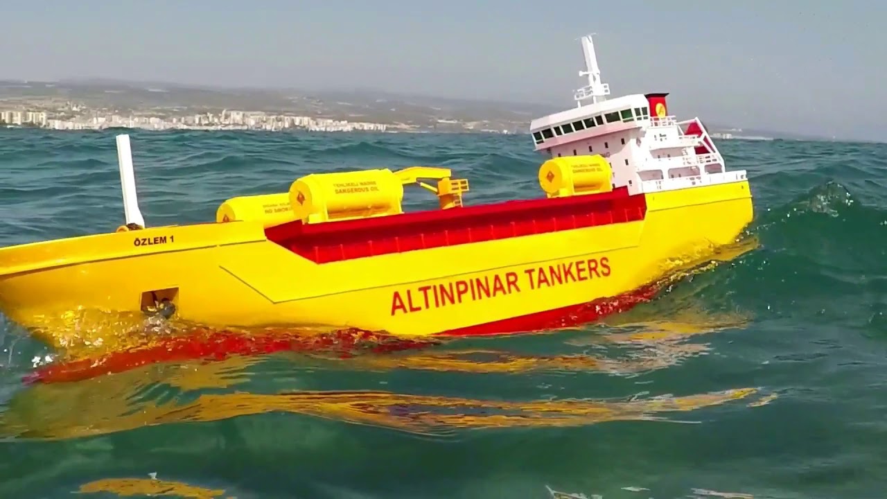 Tanker Ship in Huge Waves! 1 RC Tanker Ship