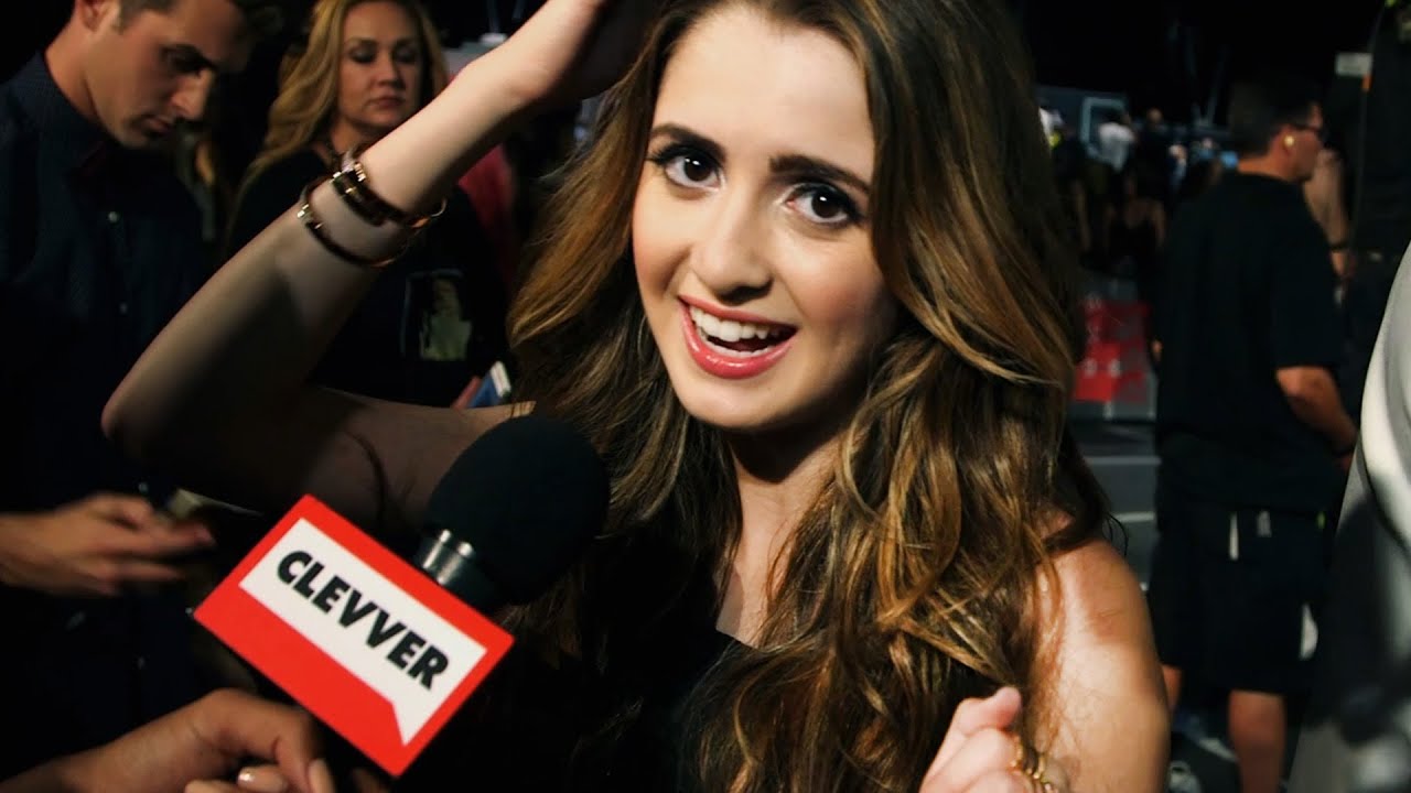 Laura Marano Does Taylor Swift's Mom-Croon at 2015 MTV VMAs