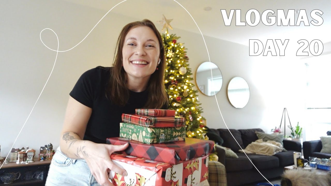 my favourite Christmas tradition and giving the dogs new toys | VLOGMAS DAY 20