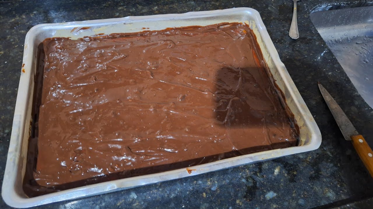 Minha filha resolveu fazer um bolo de cenoura /respondendo algumas perguntas. 