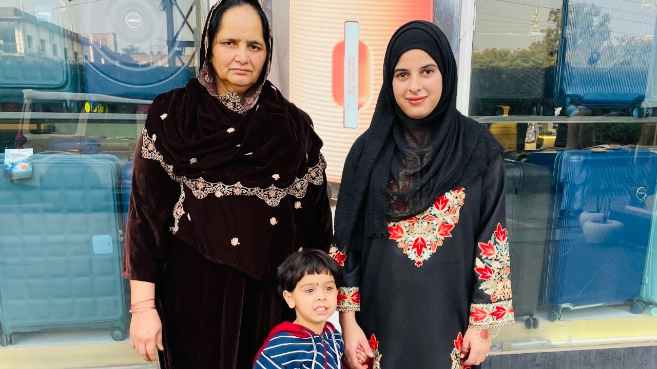 Wave Mall Gaye With Family 🥰