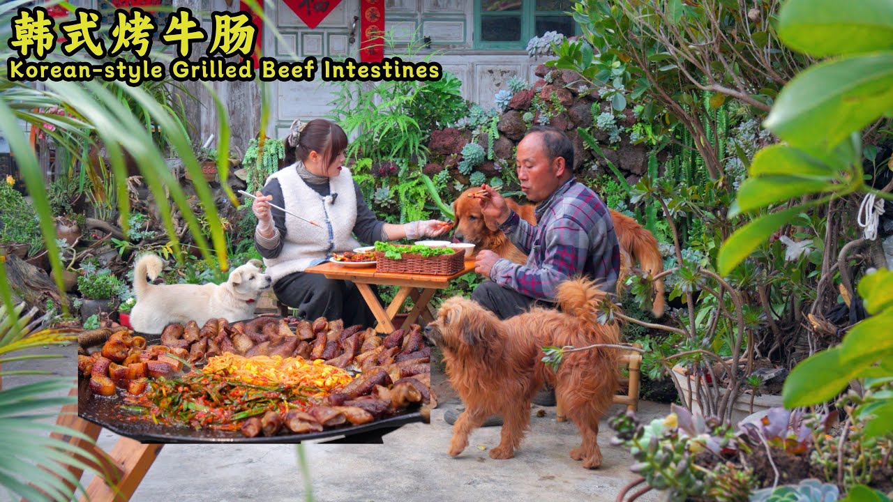 最好吃的烤牛肠，滋滋冒油……阿霞还弄了腌小葱，腌黄瓜搭配在里面，香惨了！【叫我阿霞Channel】