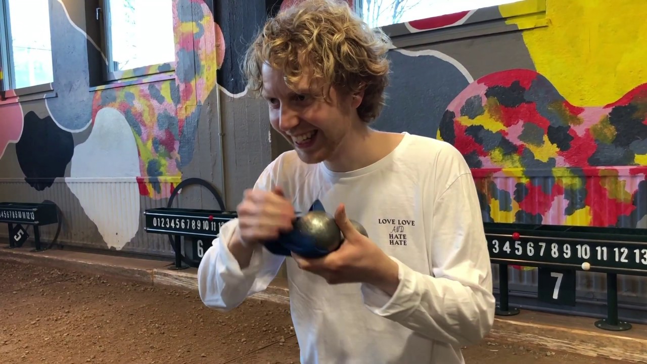 The importance of the right grip when playing petanque