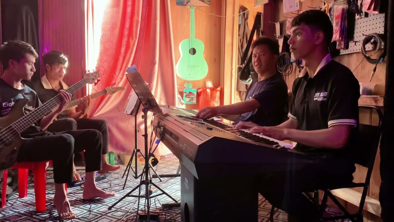 Hới M&ocirc;n Đồ Trung T&iacute;n  -  (live) DVM Band Worship shop 