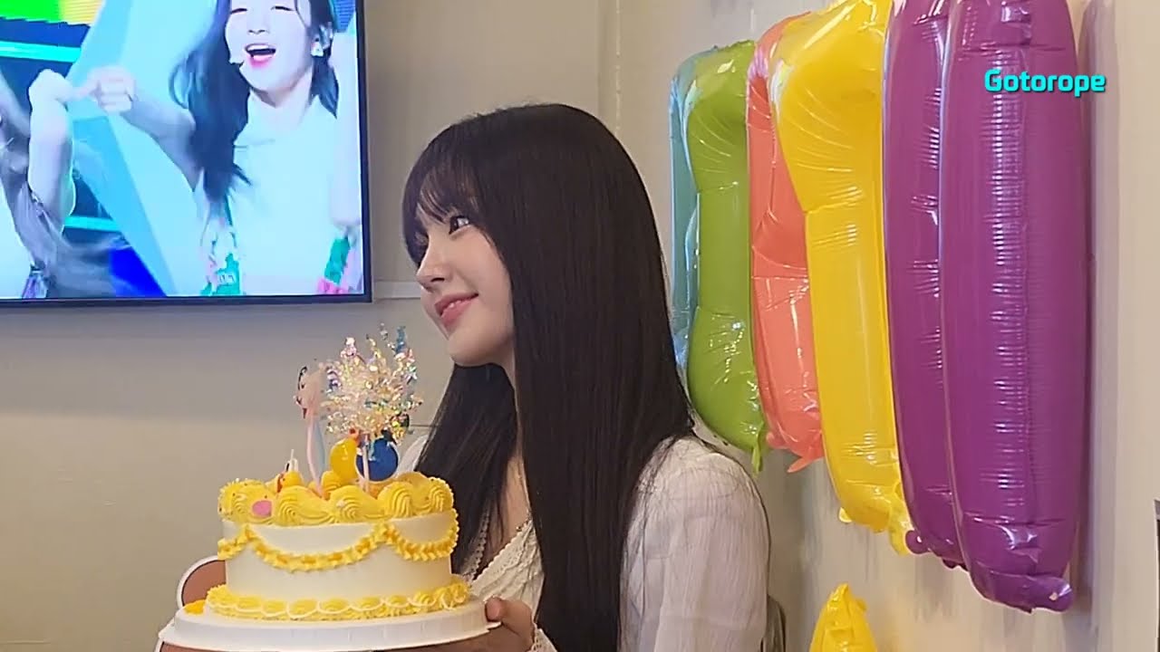 240309 woo!ah! ( + EL7Z UP ) 나나 생일 카페 방문 !! ( Nana's Birthday Cafe ) -2- ▶ End