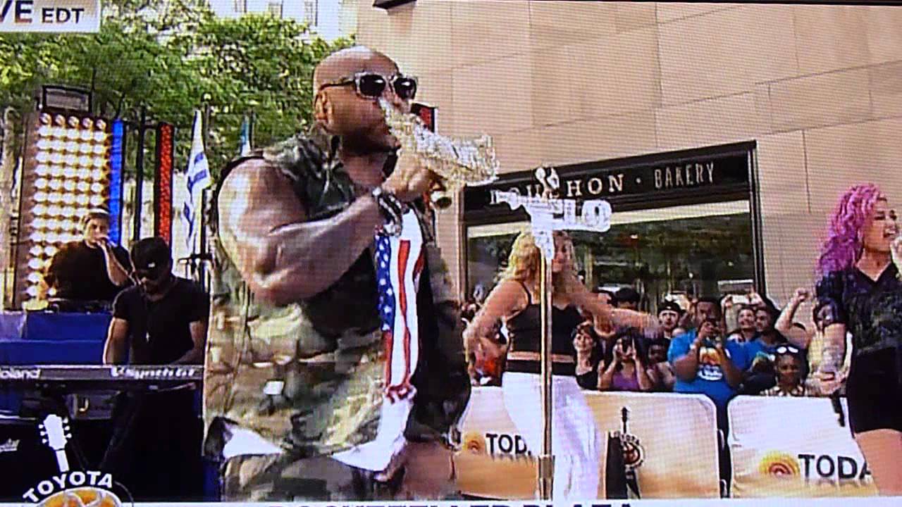 FLO RIDA - GOOD FEELING   (Live on TODAY NBC)    July 6th 2012