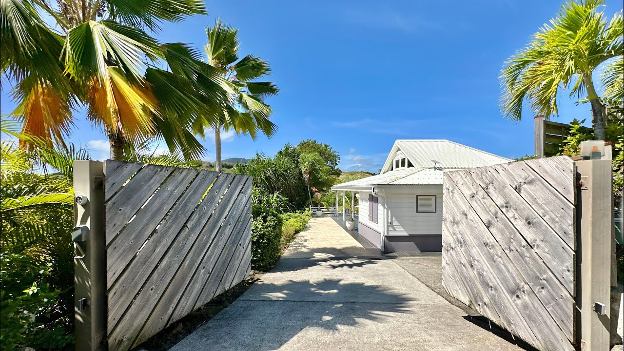 Villa de Luxe au François : 5 Chambres, Vue Mer, Piscine & Terrasse !