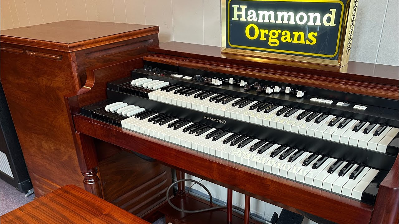 Hammond B162 with 3300 and 21H Leslie’s