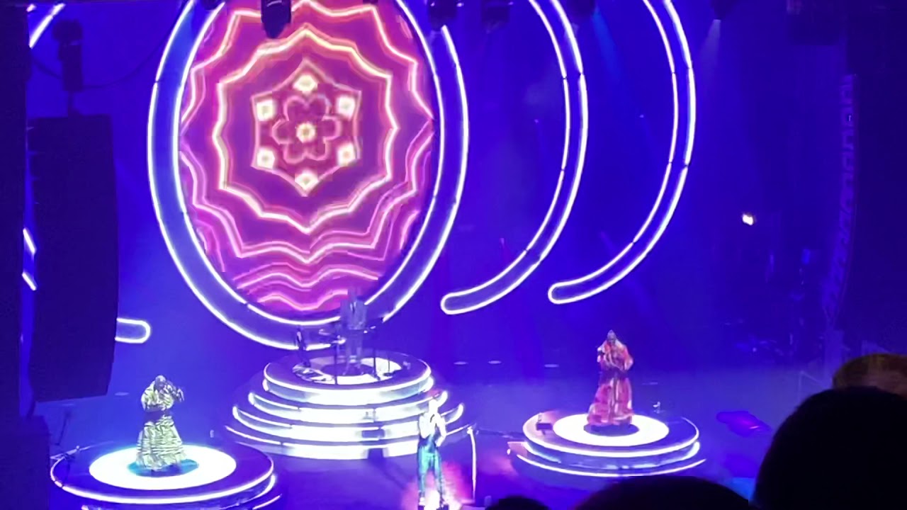 Erasure: Joe 90 (intro)/Chorus/Hey Now (Think I Got A Feeling) 10/10/21. Manchester O2.