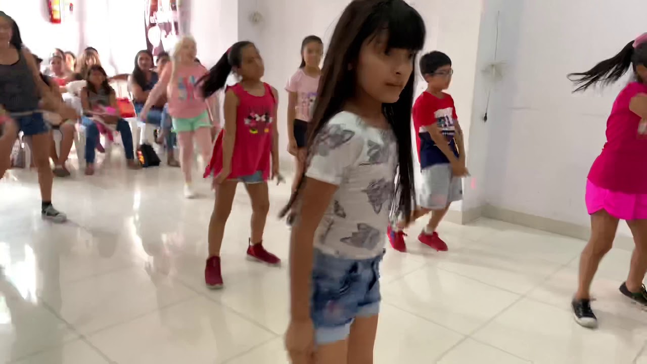Karol G , Nicky Minaj TUSA coreograf&iacute;a Felipe Yupanqui