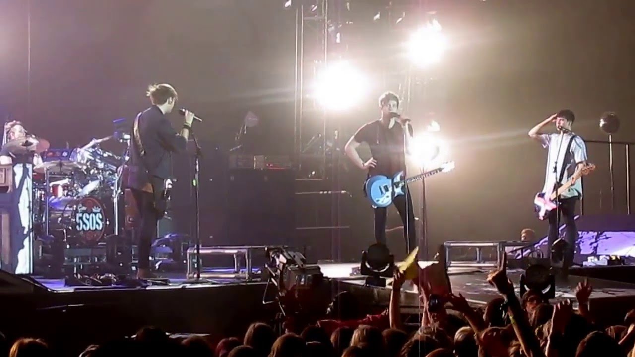Wonderwall  | 5sos - Sounds Live Feels Live Manchester
