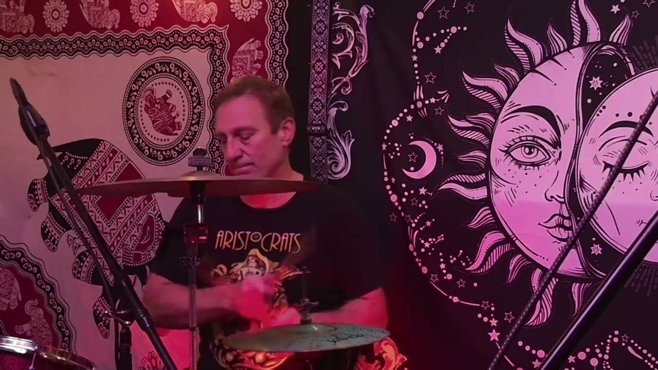 Love or the highway (live in studio) 