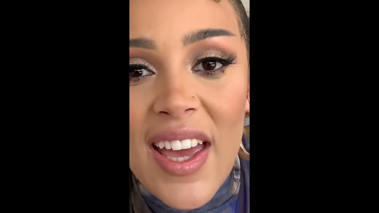 Doja Cat putting on eye contacts - Instagram ig live 8/30/2020