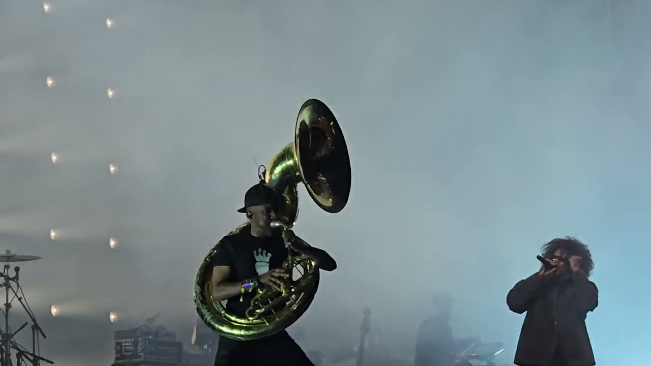 Jay Z destroys Drake in freestyle!! Roots Picnic 26